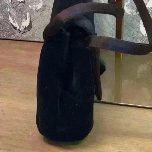 Vintage Black Velvet Clutch Bag with Handles - Picture 4 of 9